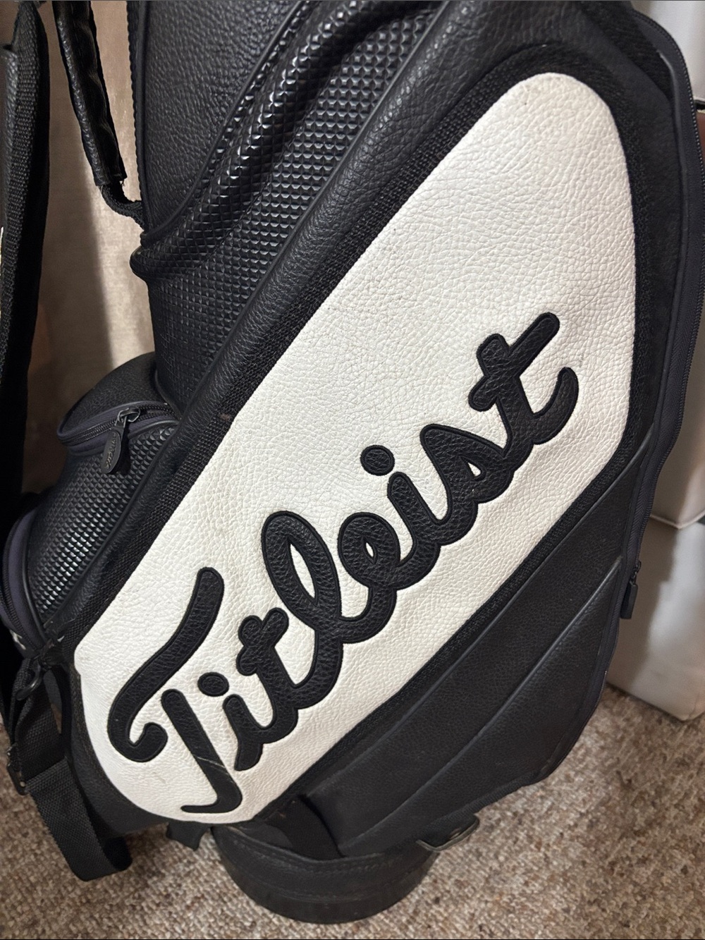 Titleist Black and White Men’s Golf Cart Bag with Bold Logo - Picture 13 of 15